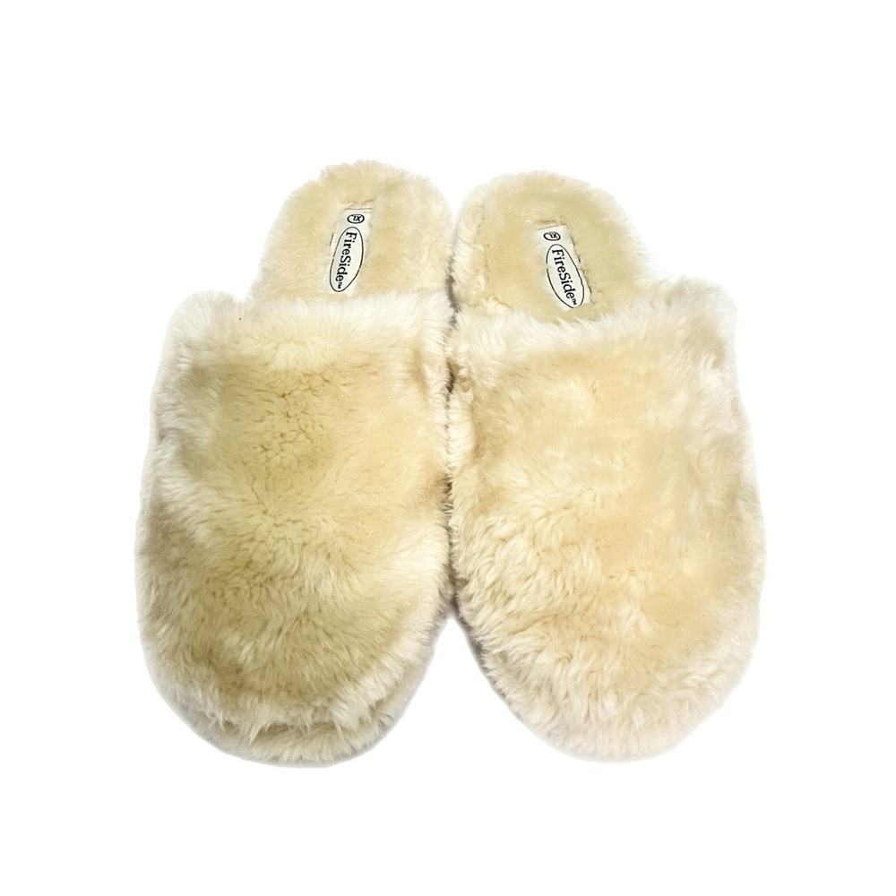 Vintage 1990s deadstock fuzzy beige faux fur mule style slippers